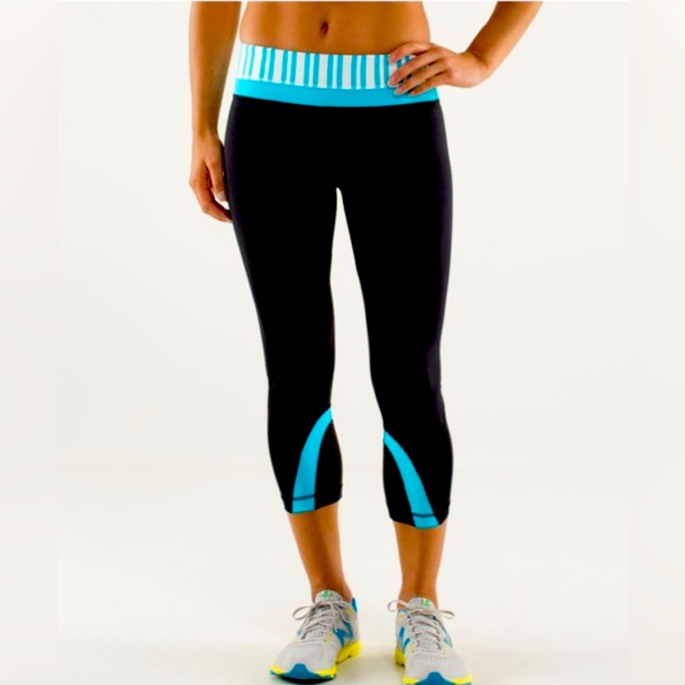 Lululemon Run: Inspire Crop II
Black / Twin Stripe Spry Blue / Spry Blue